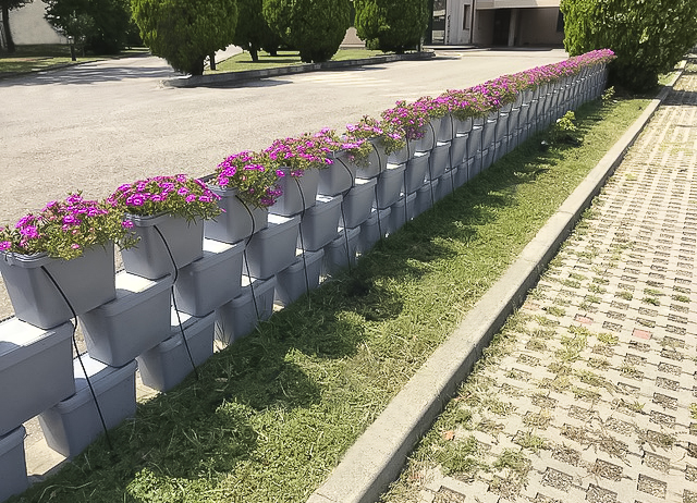 RET10_La fioriera in plastica a marchio ISI Plast